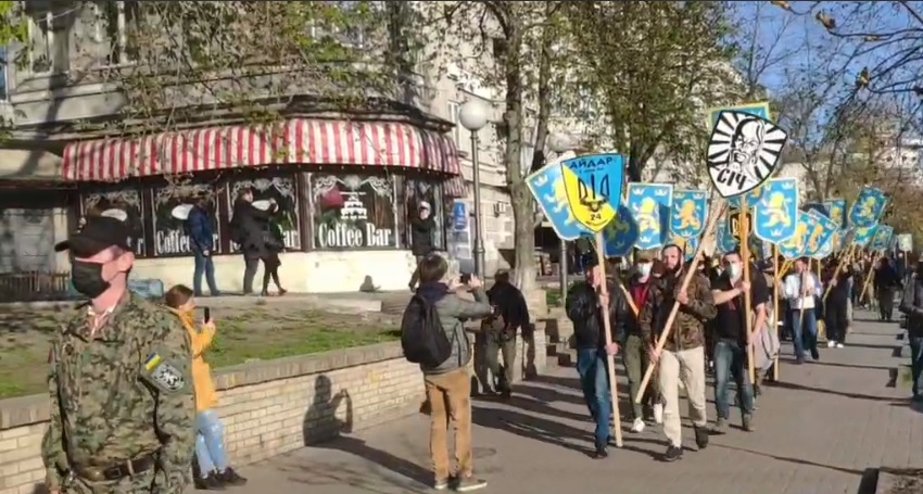 В центре Киева ограничено движение, полиция будет проверять вещи и документы - что происходит